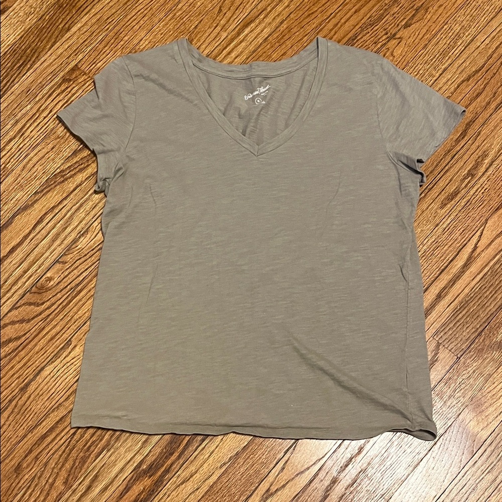 Universal Thread Women's Tan V-Neck Tee
